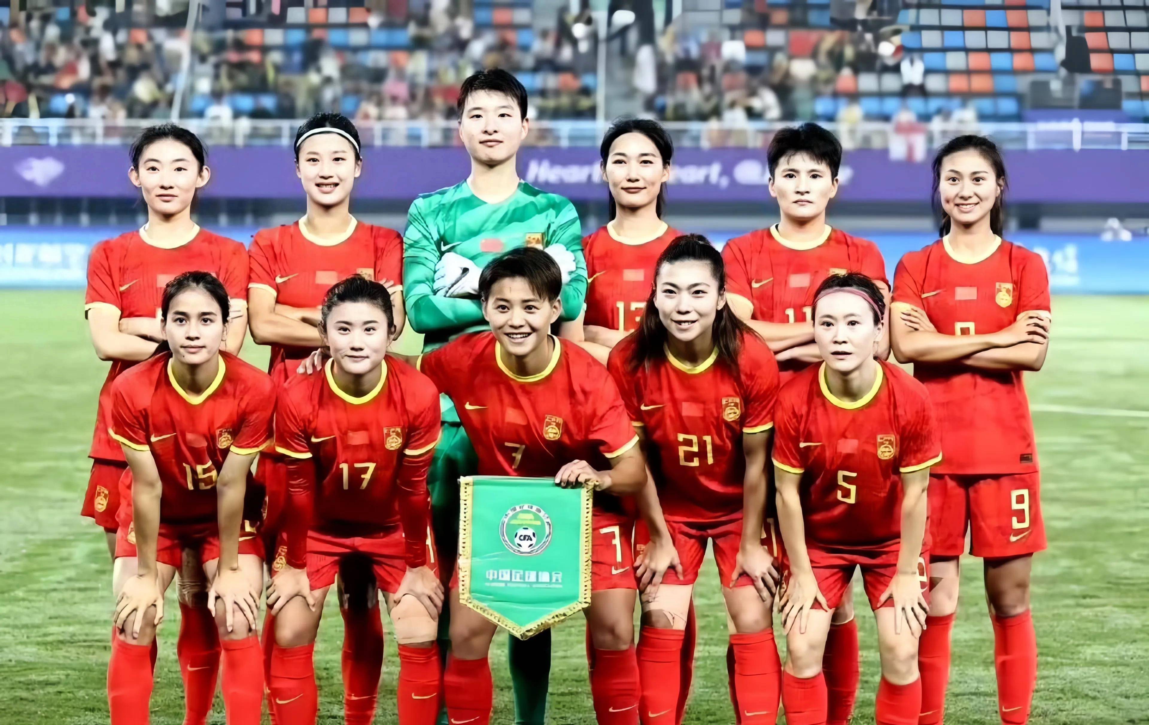 包含中国女足在比赛中展现出色表现，获得胜利的词条